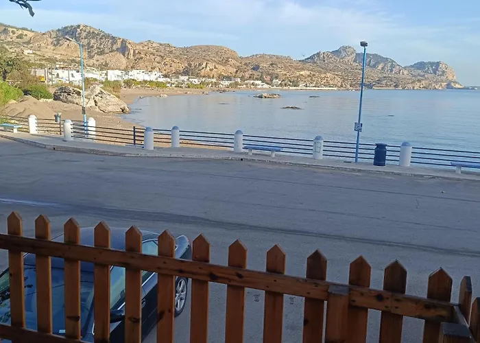 Дом отдыха Spot On The Sea *